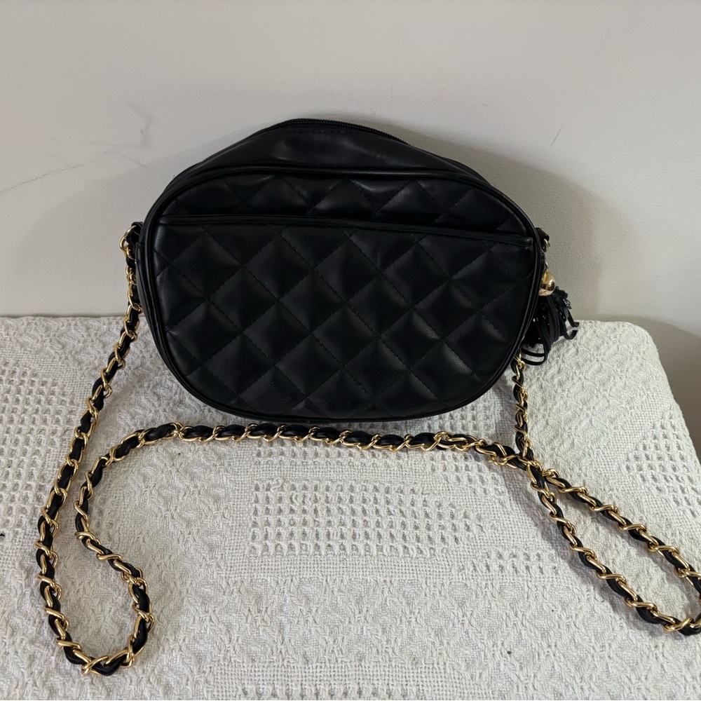 Laura Scott Black Quilted Crossbody Bag with Gold Chain